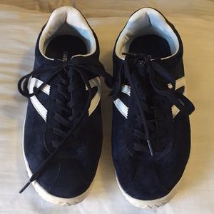 Ladies Tretorn sneakers.